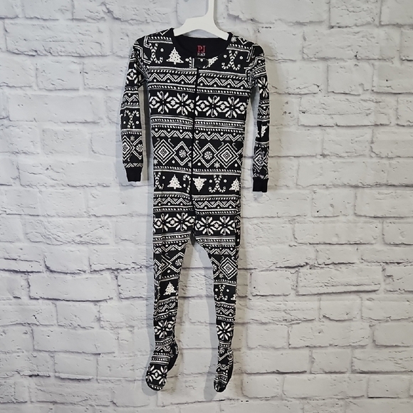 The Children's Place Other - The Children's Place Christmas Patterned Footie Pajamas